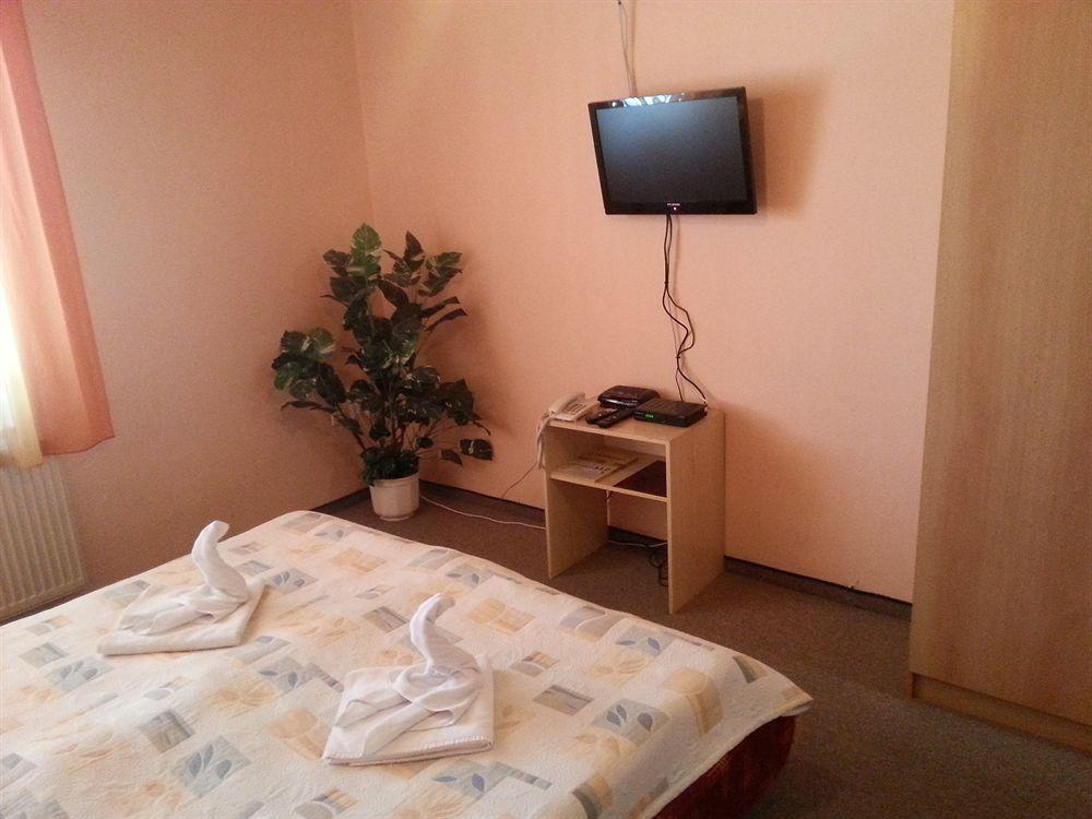 Hotel Dynamic Nova Dubnica Exterior photo