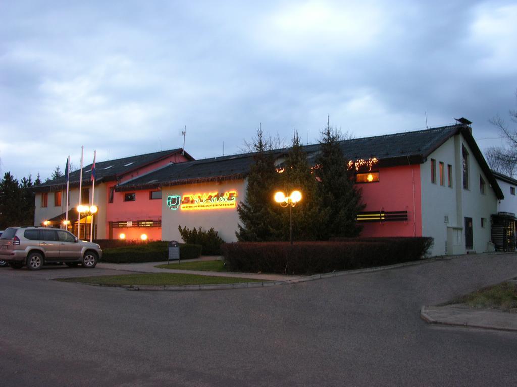 Hotel Dynamic Nova Dubnica Exterior photo